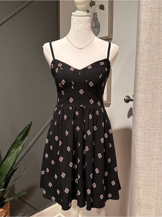Express Dresses & Skirts - Express Coquette Black Spaghetti Strap Sweetheart Dress with Pink Diamond Print